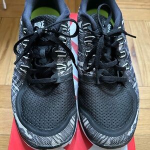 Nike women’s Black Running Shoes Nike Free 5.0